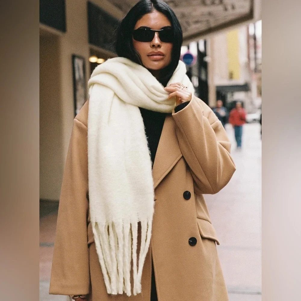 STEVE MADDEN Super-Soft Knit Muffler Chunky White Oversized Scarf